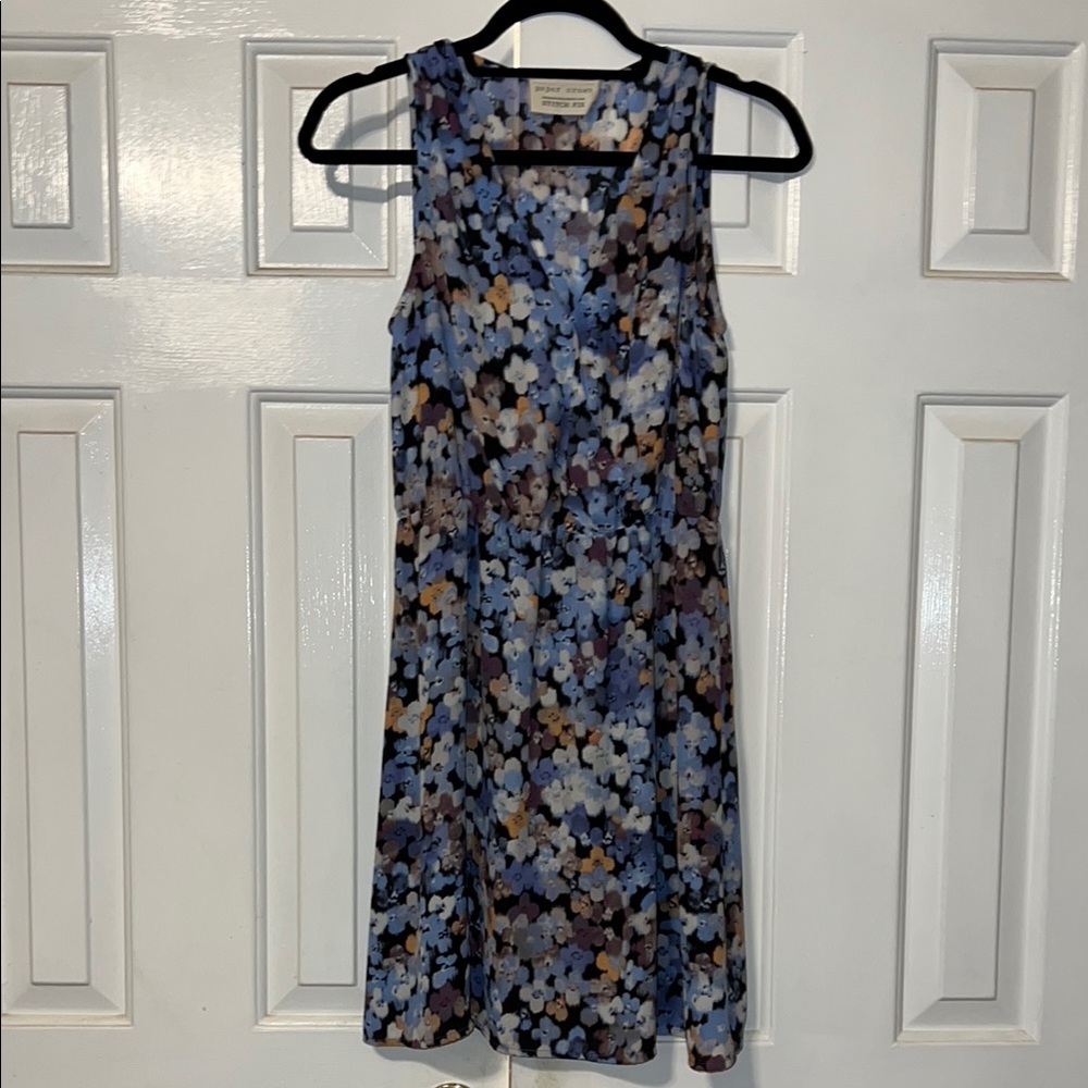 Blue Sleeveless Dress with Floral Pattern - Picture 3 of 4